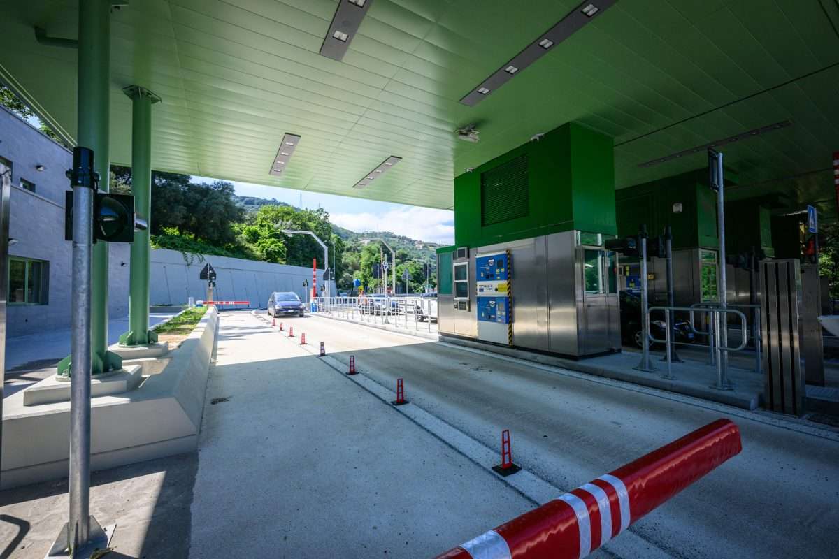Ammodernamento e potenziamento casello Finale Ligure_ampliamento della pensilina di copertura delle piste di esazione_ok
