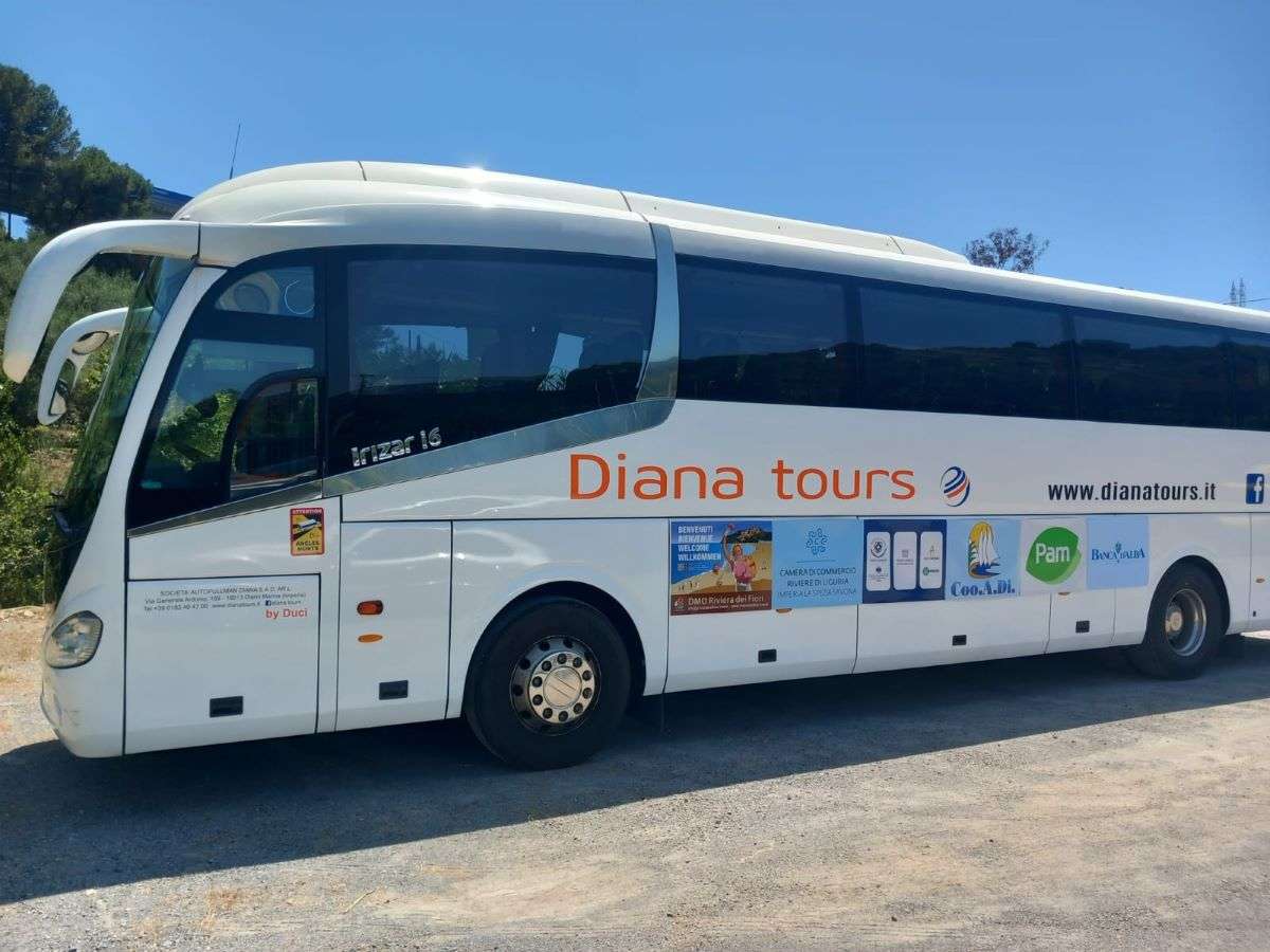 Foto navetta lato Ovest easy train diano
