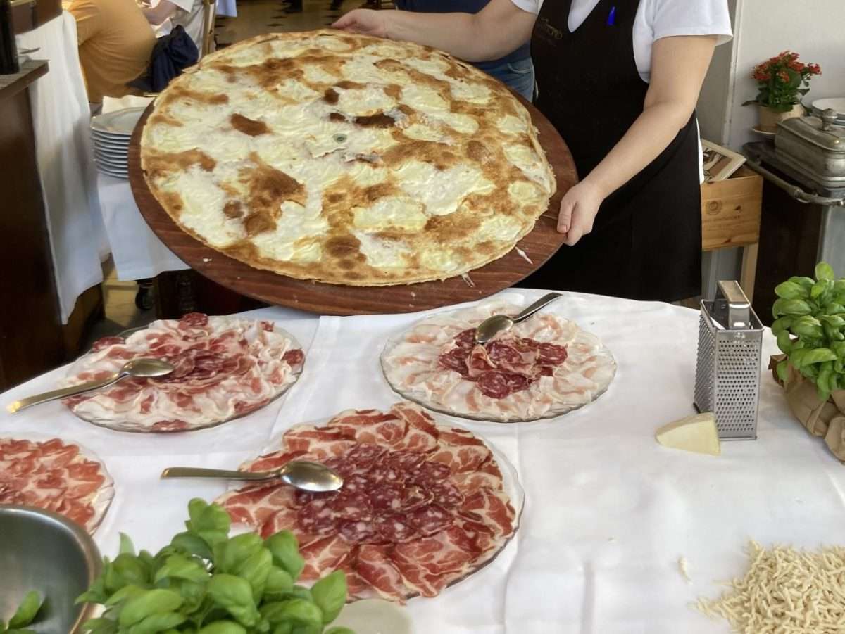 focaccia recco e salumi piacentini